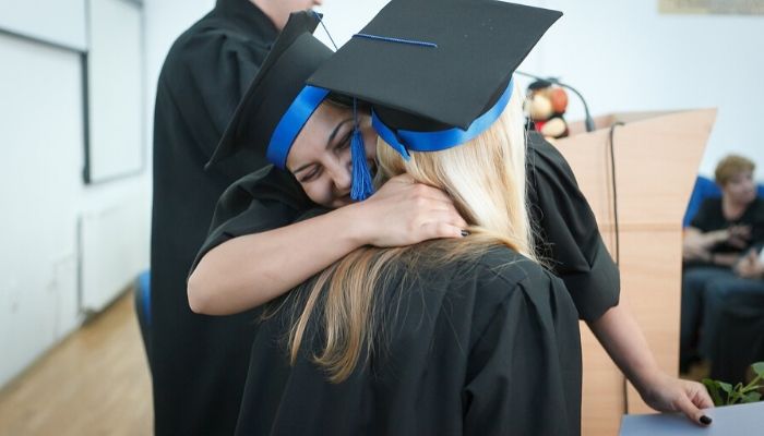 felicità laurea universitaria