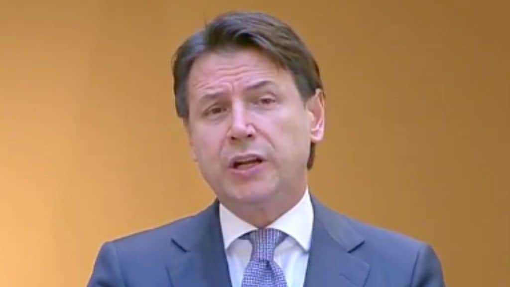 Giuseppe Conte in primo piano