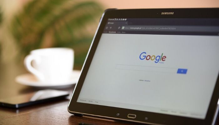 Motore di ricerca Google su tablet