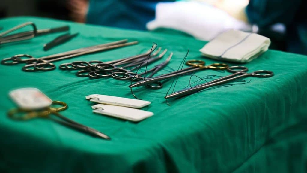 Torino, medici costretti a tenere fegato in vita artificialmente per 23 ore: troppi interventi