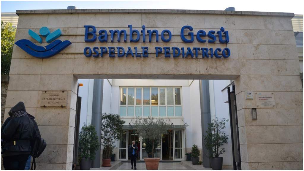 L'entrata dell'ospedale pediatrico Bambino Gesù