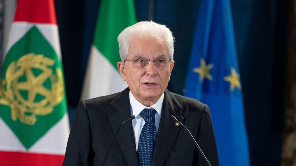 Sergio Mattarella durante un discorso