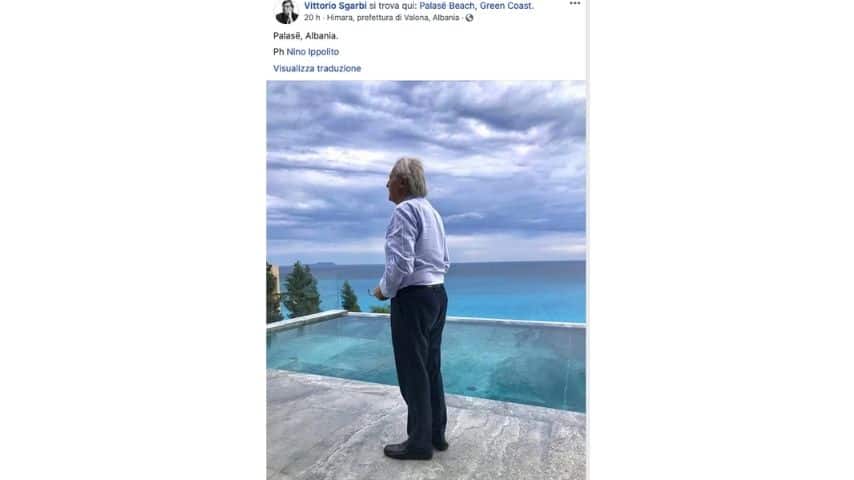 Sgarbi in vacanza in Albania, il post su Facebook