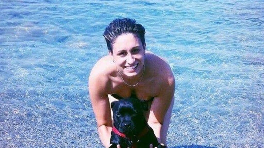 Sissy Trovato Mazza al mare con il cane