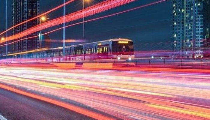 Un treno digitale che corre