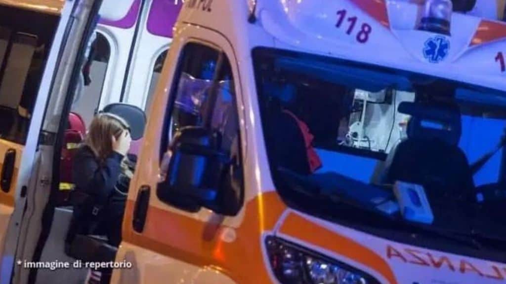 21enne muore a Pescara: l’amico lo ha trovato in hotel ricoperto di tagli e sangue. Forse a ucciderlo è stata la droga
