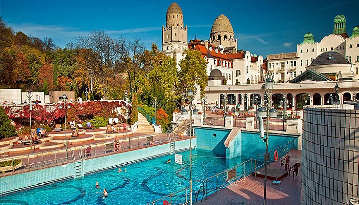 La piscina di Gellert Foto Budapest.org