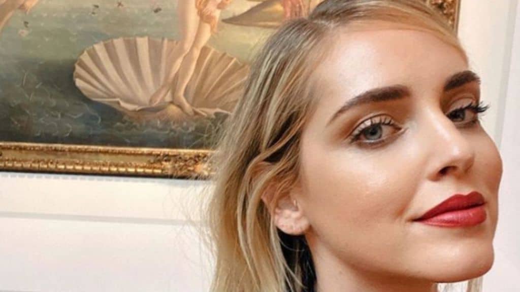 selfie di chiara ferragni agli uffizi