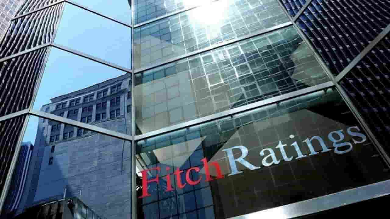 fitch previsioni crescita