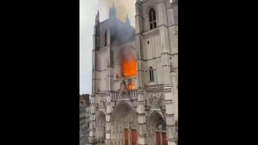 L'incendi nella cattedrale di Nantes