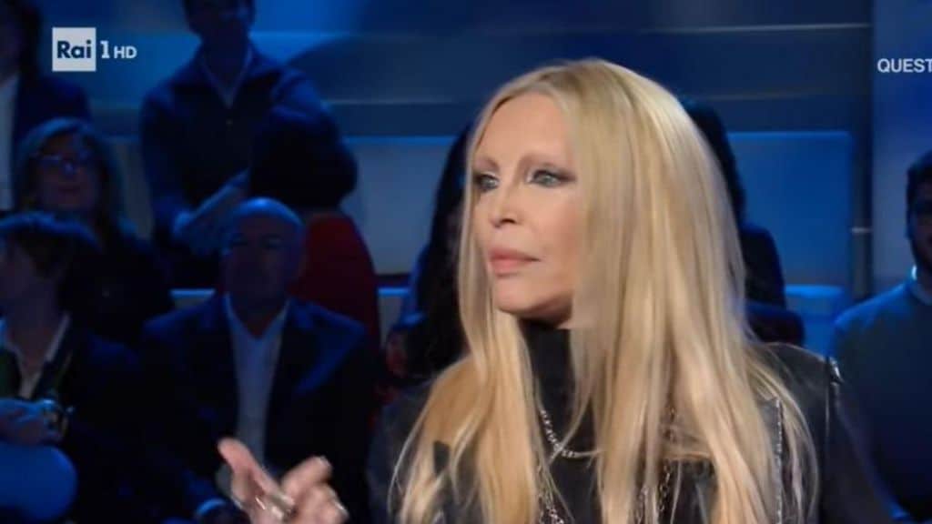 Patty Pravo, foto seminuda al mare conquista la rete