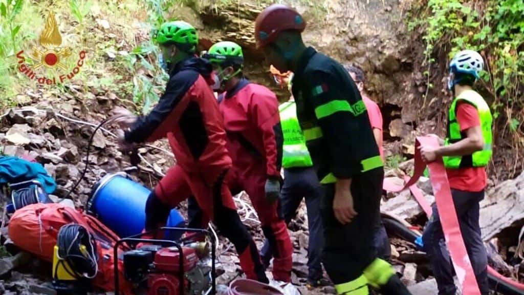 3 speleologi dispersi in una grotta in provincia di Pescara: uno è morto