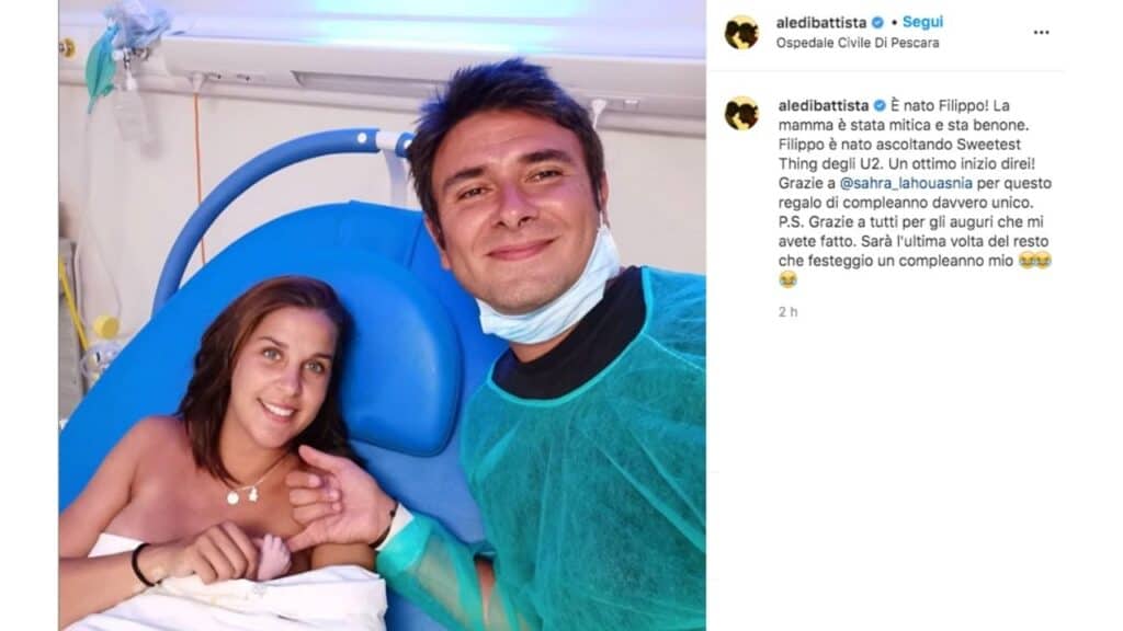 Alessandro Di Battista papà insieme a Sahra in ospedale