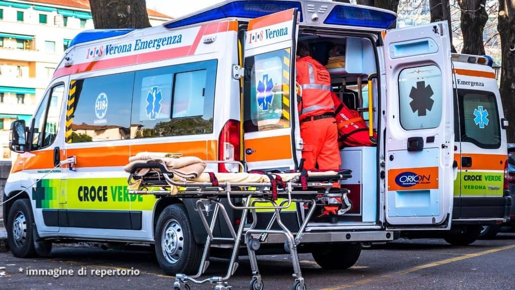 ambulanza e soccorritori