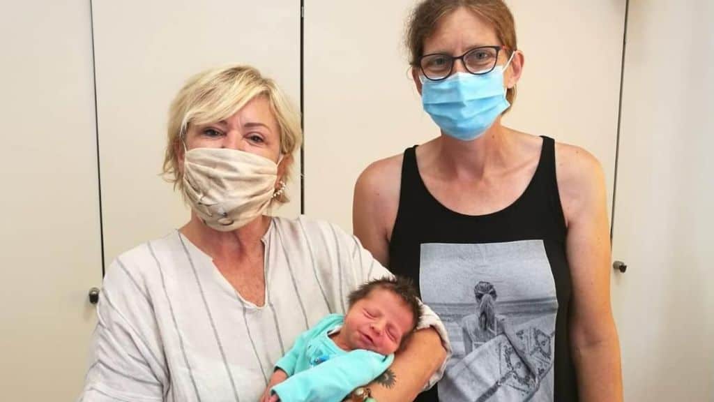 cattolica donna non sapeva essere incinta partorisce spiaggia