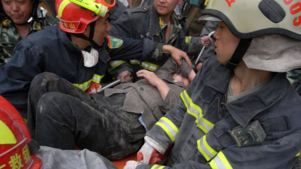 Crolla un ristorante in Cina durante una festa di compleanno. 29 morti e 28 feriti. Ignote le cause della tragedia