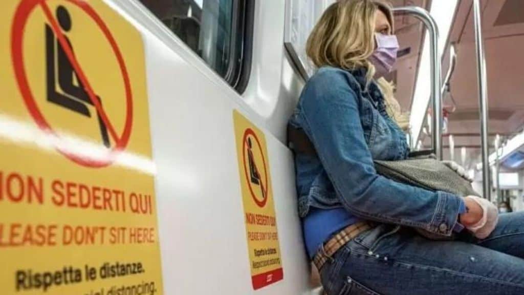 Coronavirus, stop al distanziamento sociale sui treni. Cts preoccupato