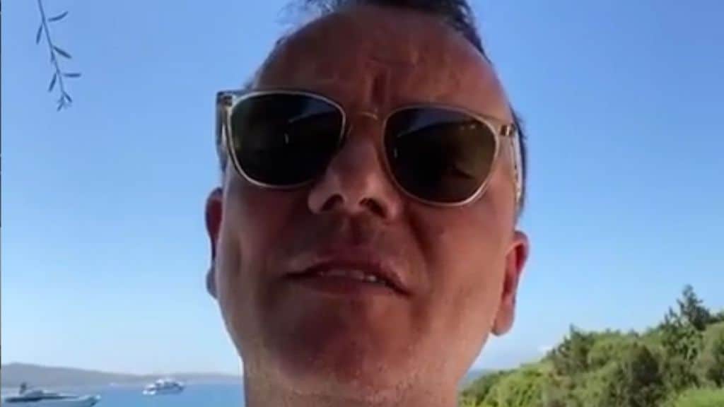 Gigi D'Alessio in primo piano