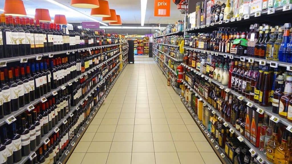 Brasile, dipendente muore d'infarto nel supermercato: azienda copre il cadavere per non cessare l'attività