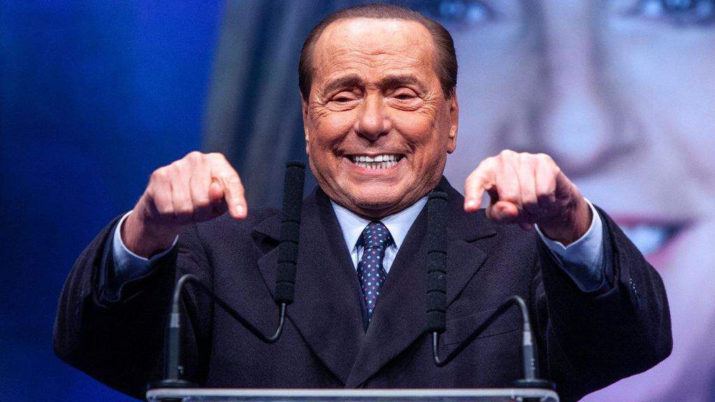 Silvio Berlusconi durante un comizio