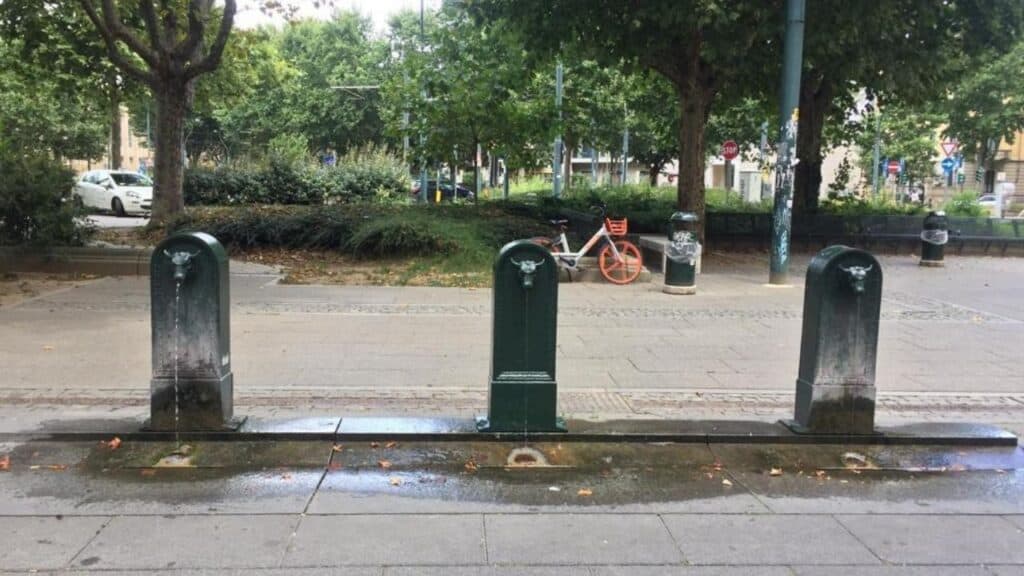 il Torot di piazza Bernini riverniciato di verde