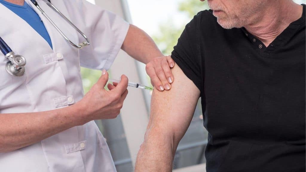 vaccino coronavirus iniezione
