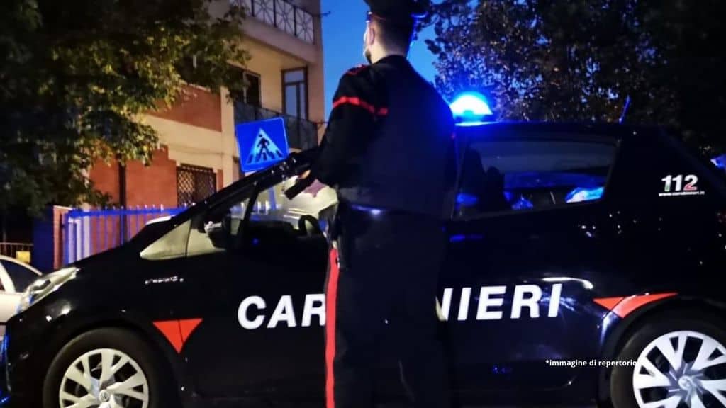 volante dei carabinieri di sera