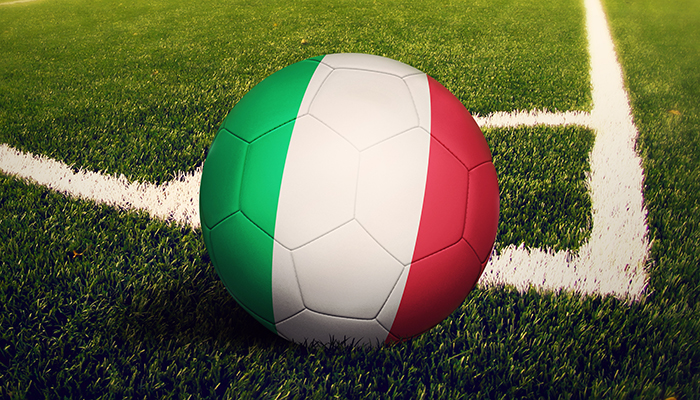 Pallone tricolore su prato