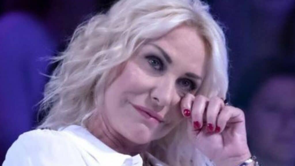 Antonella Clerici è tornata in tv con È sempre mezzogiorno: le sue prime parole Antonella Clerici è tornata in tv con È sempre mezzogiorno: le sue prime parole