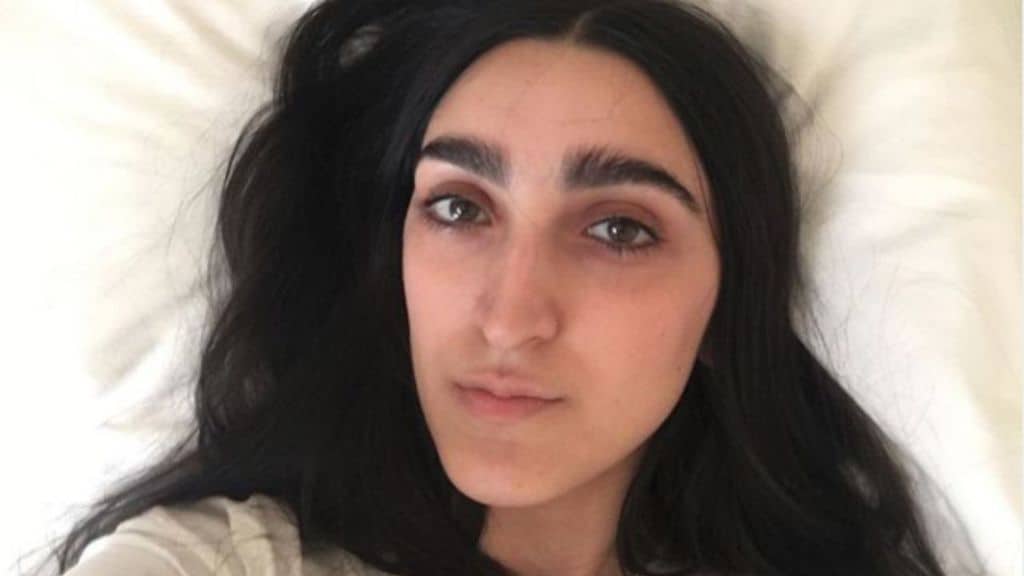 Primo piano della modella Armine Harutyunyan