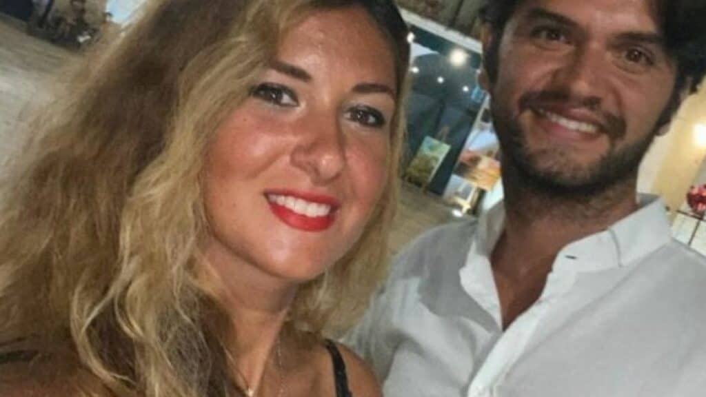 Omicidio Lecce, fidanzati uccisi a pugnalate: un biglietto sulla scena del delitto Omicidio Lecce, fidanzati uccisi a pugnalate: un biglietto sulla scena del delitto