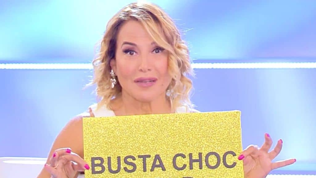 barbara d'urso con la busta shock