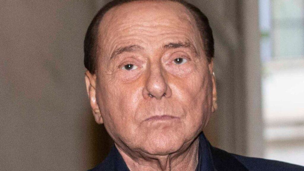 Silvio Berlusconi, primo tampone negativo per il Coronavirus Silvio Berlusconi, primo tampone negativo per il Coronavirus