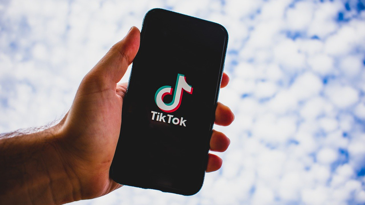 Cellulare con app Tik Tok