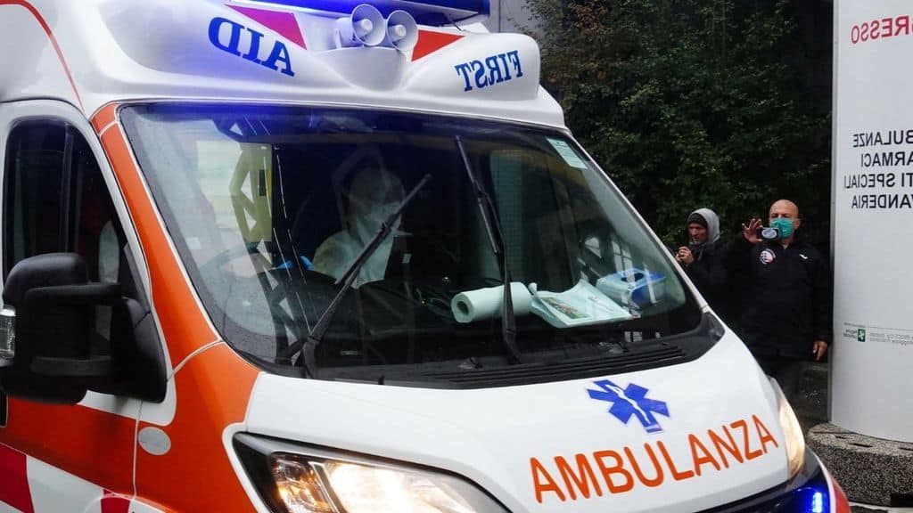 pazienti in arrivo all'ospedale fiera di milano