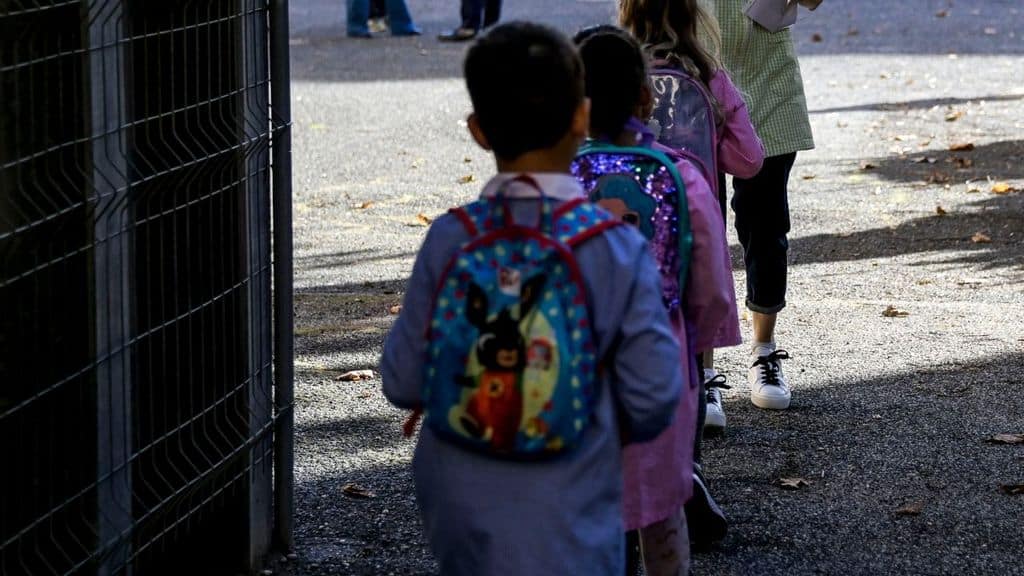 bambini in una scuola elementare