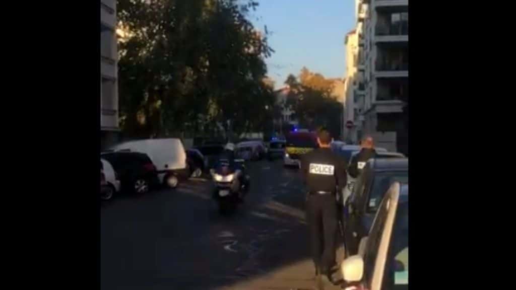 polizia francese sul luogo dell'attacco a Lione