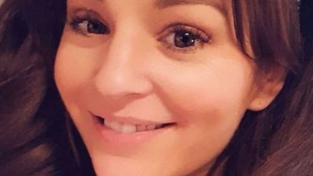 Kelly Smith, madre 31enne, morta di cancro all’intestino. I medici avevano dovuto sospendere la sua chemio per l’emergenza Covid