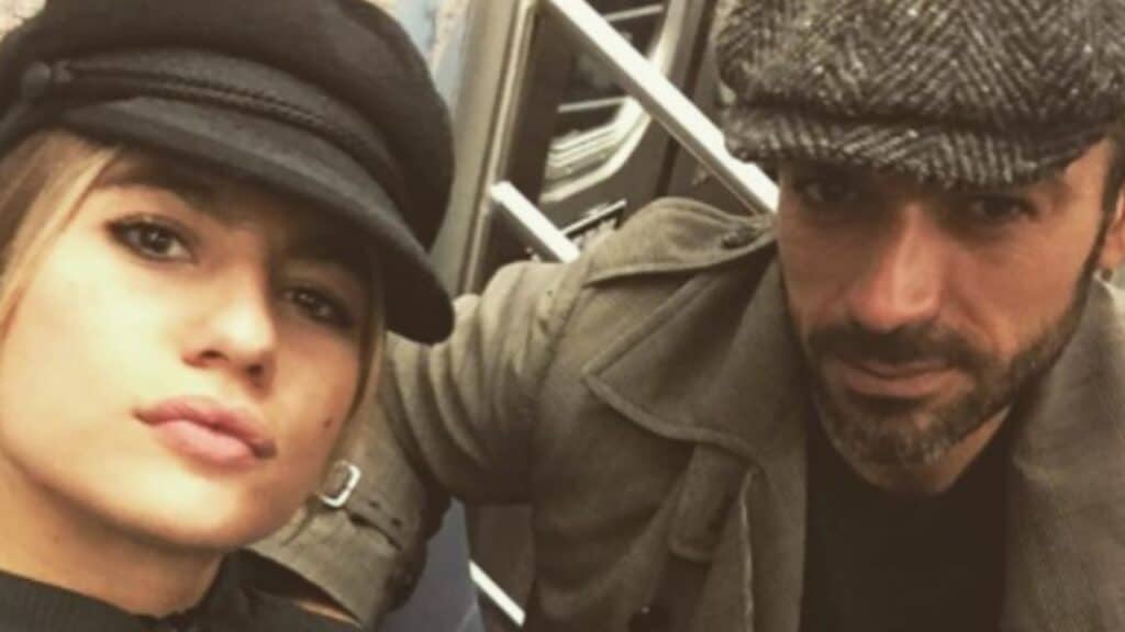 Luca Argentero e Cristina Marino, rabbia per la foto della figlia pubblicata senza il loro consenso Luca Argentero e Cristina Marino, rabbia per la foto della figlia pubblicata senza il loro consenso