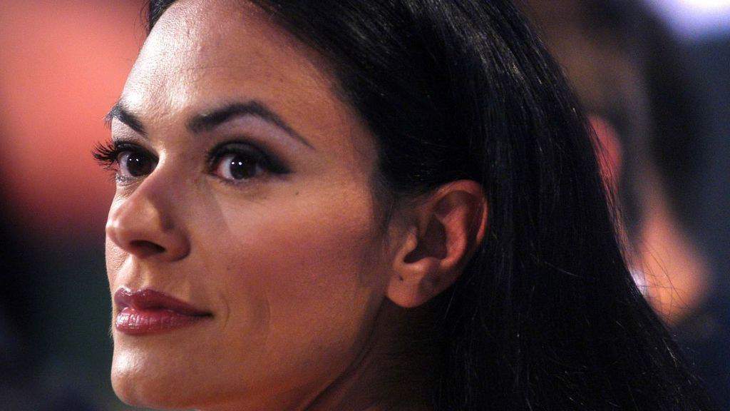maria grazia cucinotta di profilo