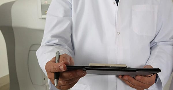 medico con cartella