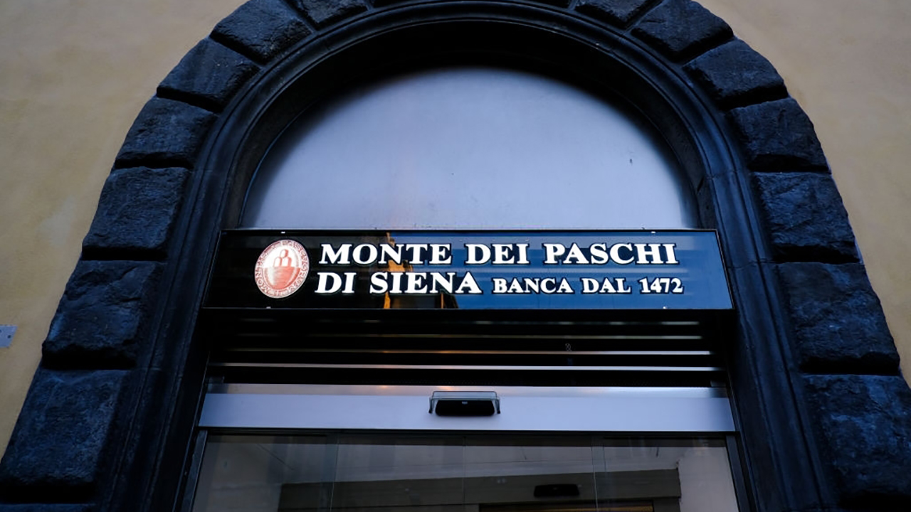 Facciata banca Monte dei Paschi di Siena