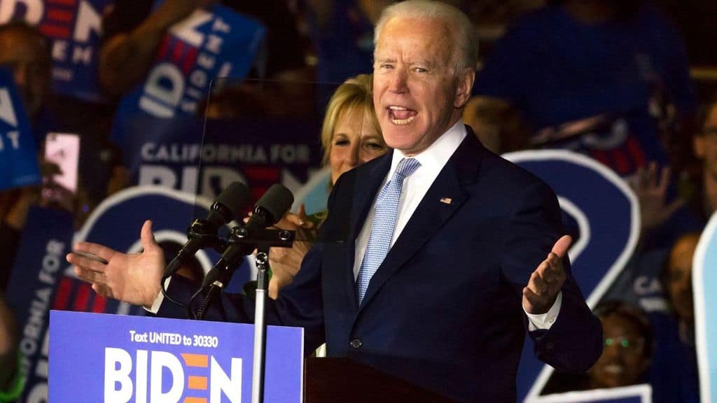 joe biden durante un comizio