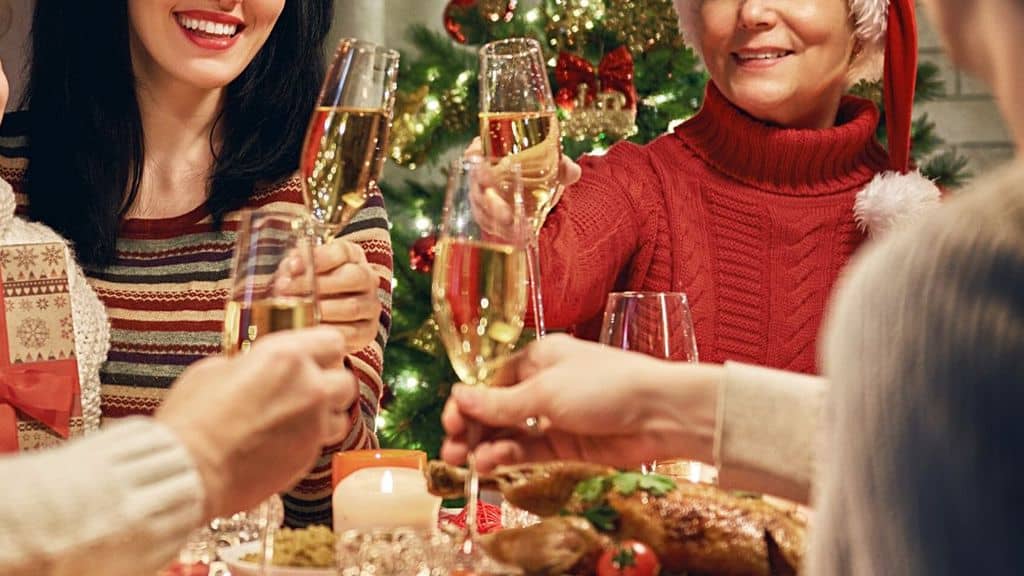 famiglia al cenone di natale