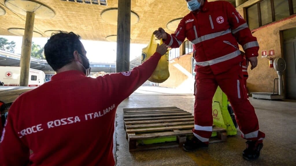 Coronavirus, Italia: i morti in 24 ore sono 853, il bollettino Coronavirus, Italia: i morti in 24 ore sono 853, il bollettino