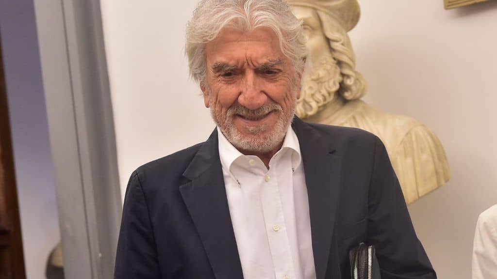 Gigi Proietti elegante ad un evento