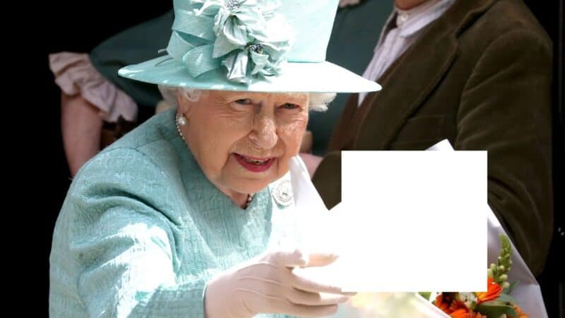 Dopo La Regina Elisabetta Chi Sale Al Trono