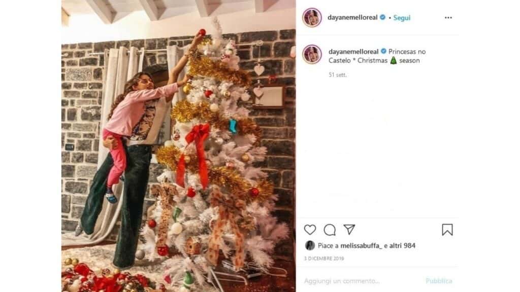 Dayane Mello e la figlia Sofia con decorazioni Natalizie