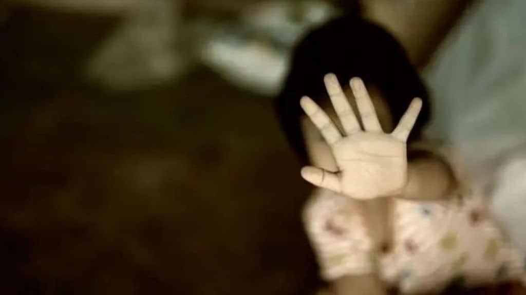 bambina abusi violenza minori