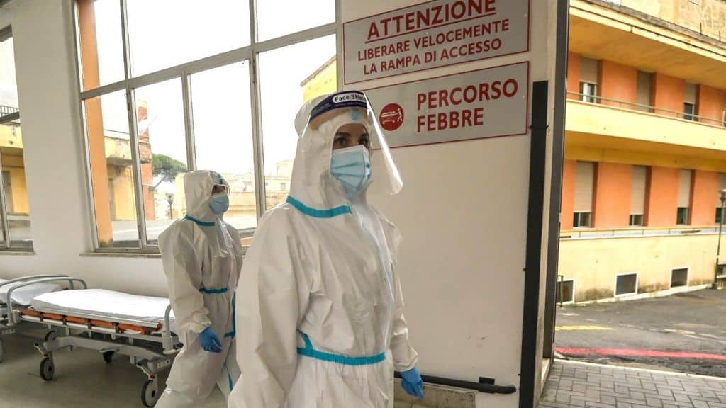 Coronavirus, altri nuovi 16.202 casi in Italia, la positività torna a salire
